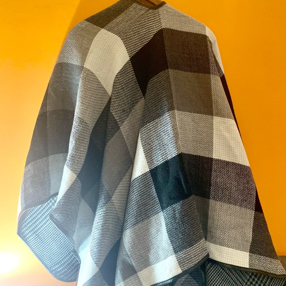 Woman’s banana republic wool shawl